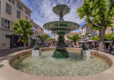 Fontaine Place du marché Saint-Paul-Trois-Châteaux ©Jérôme-Crozat