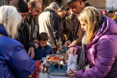 Clients sur le marché aux truffes